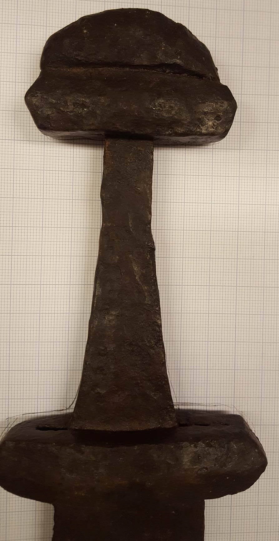 Hilt of the sword, composed of lower guard (below), tang, upper guard and pommel (above). Photo: courtesy of Tord Bergelin.